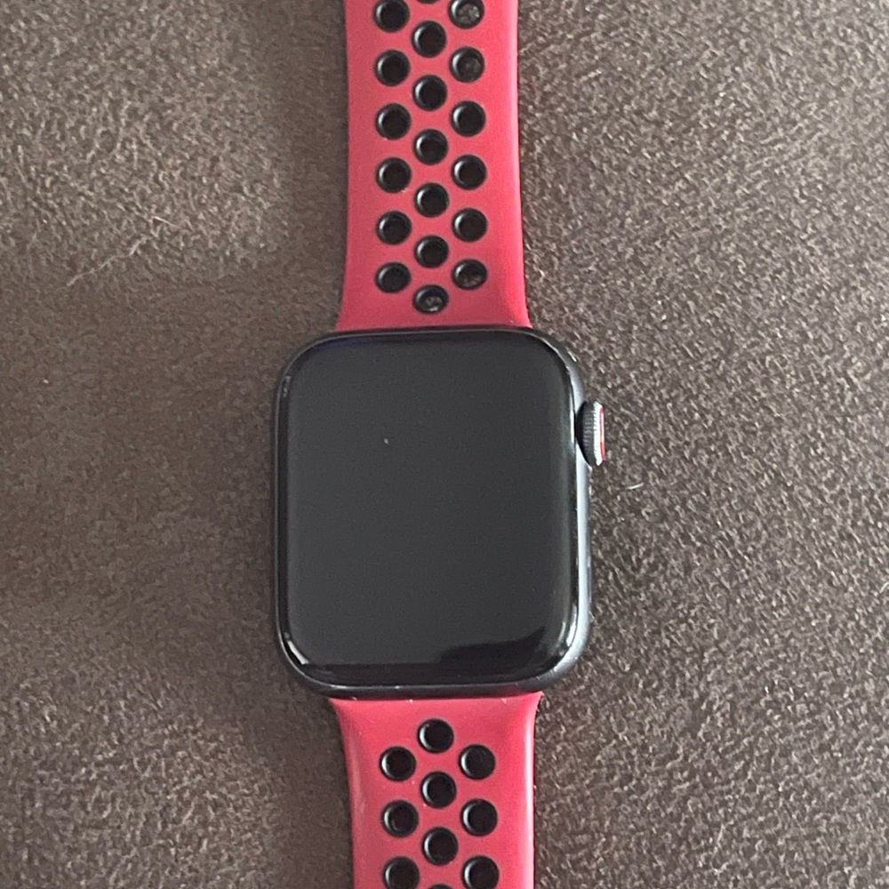 The Apple Watch SE 44mm Black Chrome
